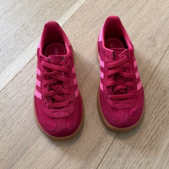 adidas Originals Handball Spezial Toddler Girls' "Ruby Red/Lucid Pink/Gum" Shoe - Picture 3 of 6